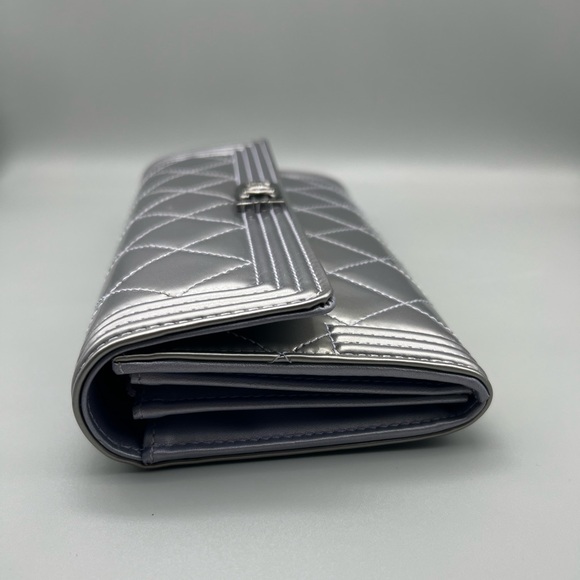 💜CHANEL Patent Leather Boy Flap Wallet/Clutch💜 - Picture 8 of 17
